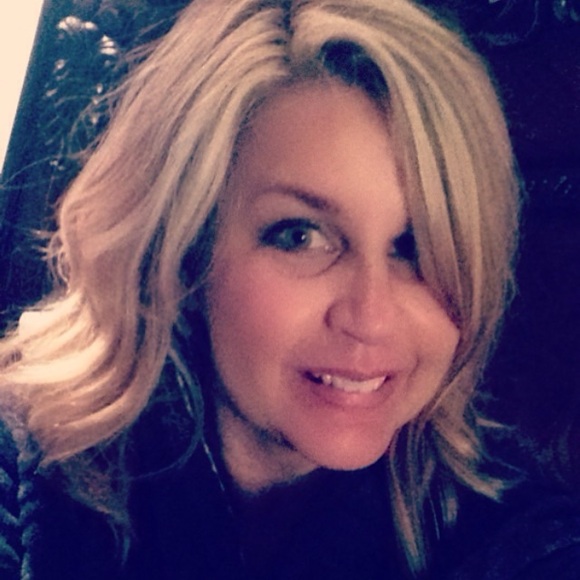 Meet your Posher, Kelli - Picture 3 of 9